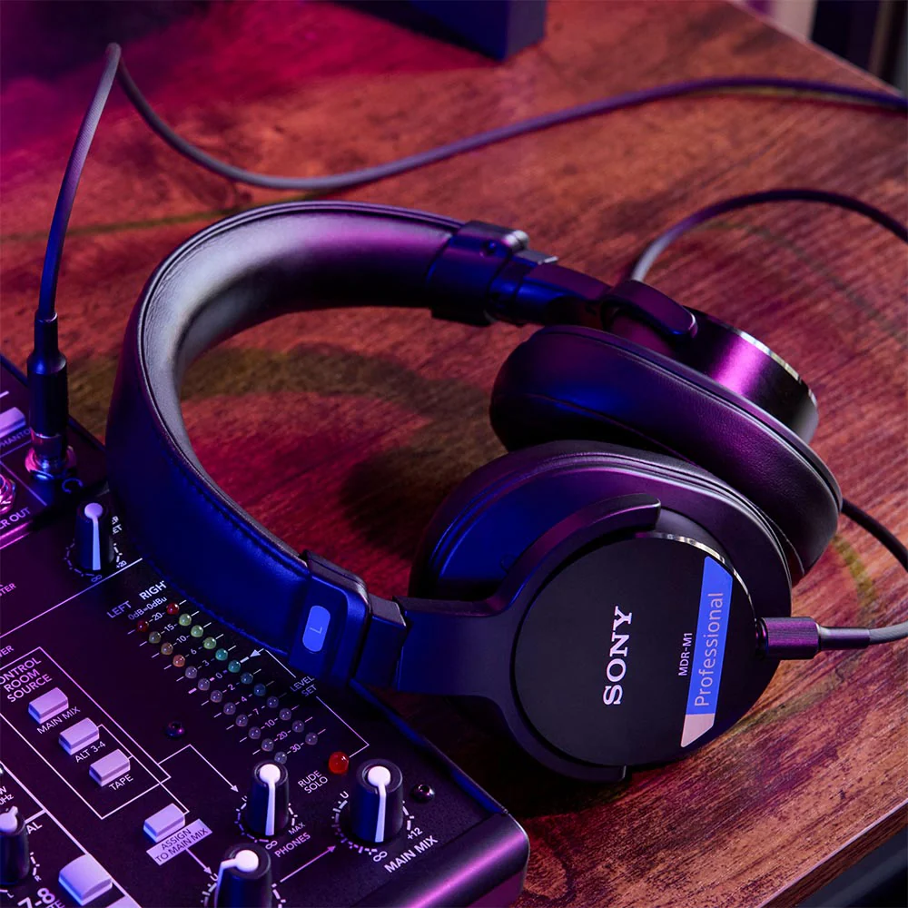Sony MDR-M1 Wired High Resolution Monitor Headphones, Closed Back Design for Audiophile - Image 8
